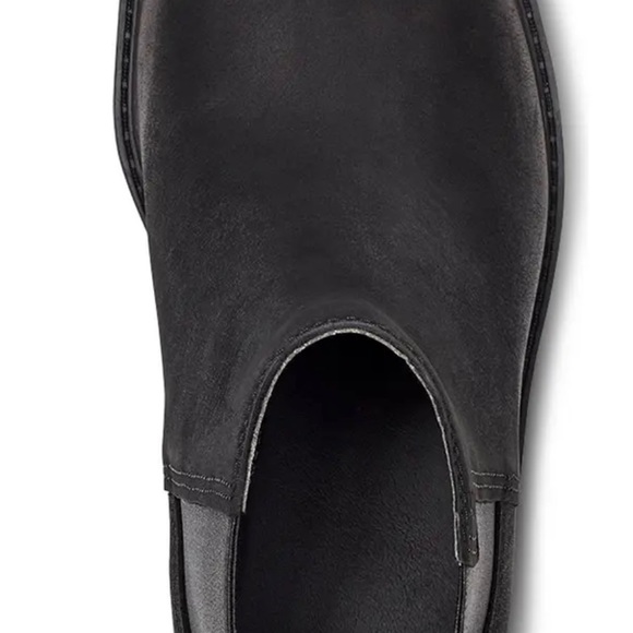 Emmeth Waterproof Chelsea Boot
UGG® - Picture 3 of 6